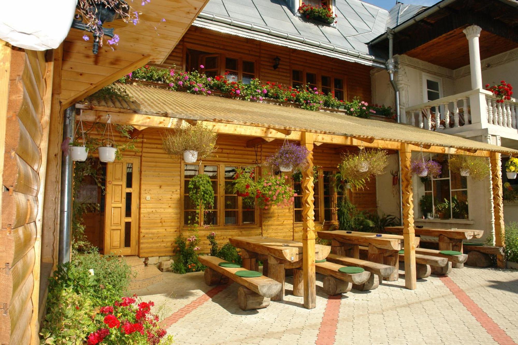 Pension Crizantema Vatra Moldovitei Exterior photo