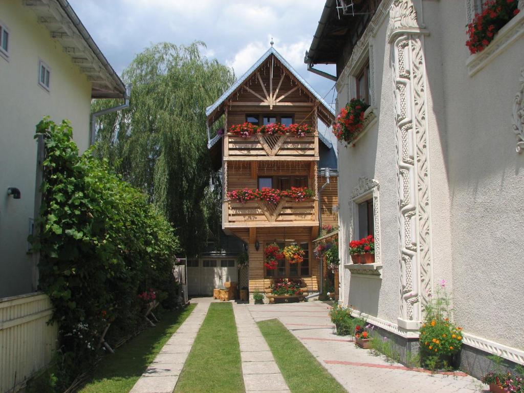 Pension Crizantema Vatra Moldovitei Exterior photo
